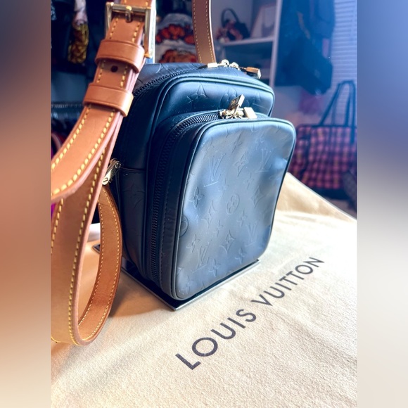 Authentic Louis Vuitton Vernis - Picture 2 of 9